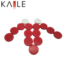 Jeu d&#39;échecs en plastique rouge et blanc avec jeu de backgammon